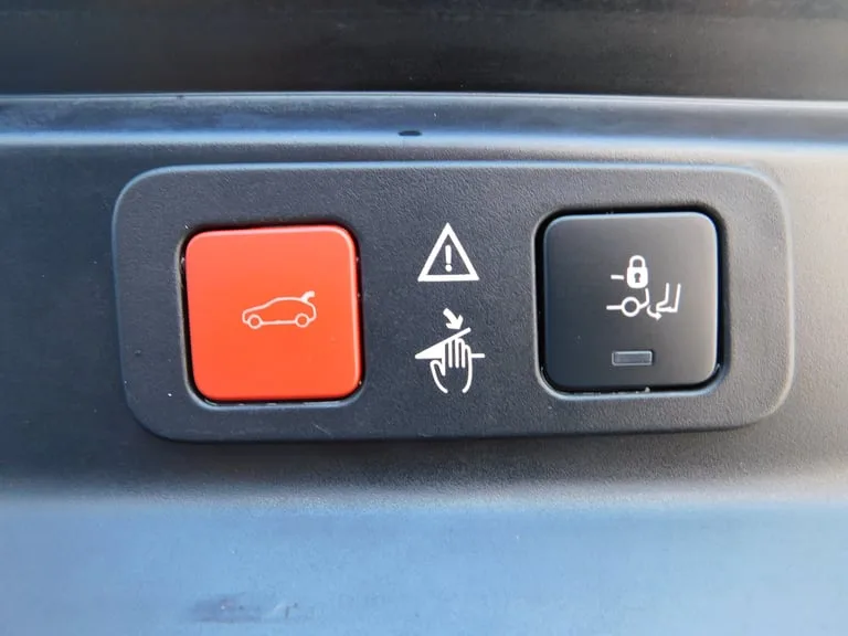Peugeot 5008 2021: fotografija 20