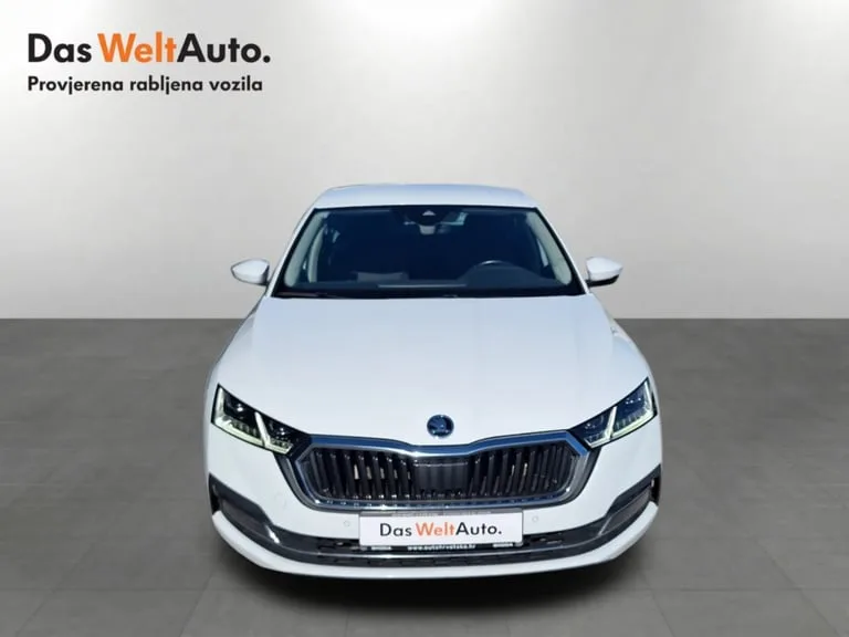 Škoda Octavia 2021: fotografija 2
