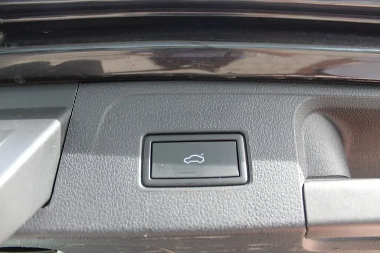 Volkswagen Passat Variant 2022: fotografija 17