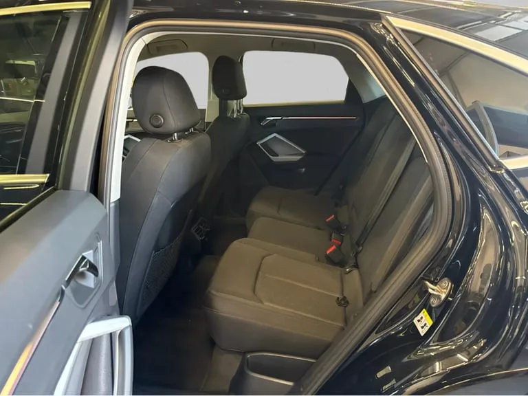 Audi Q3 2022: fotografija 12