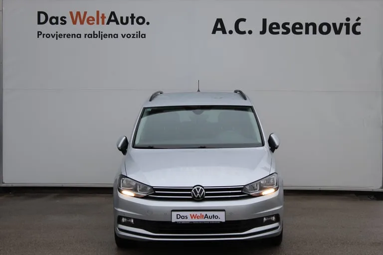 Volkswagen Touran 2024: fotografija 2