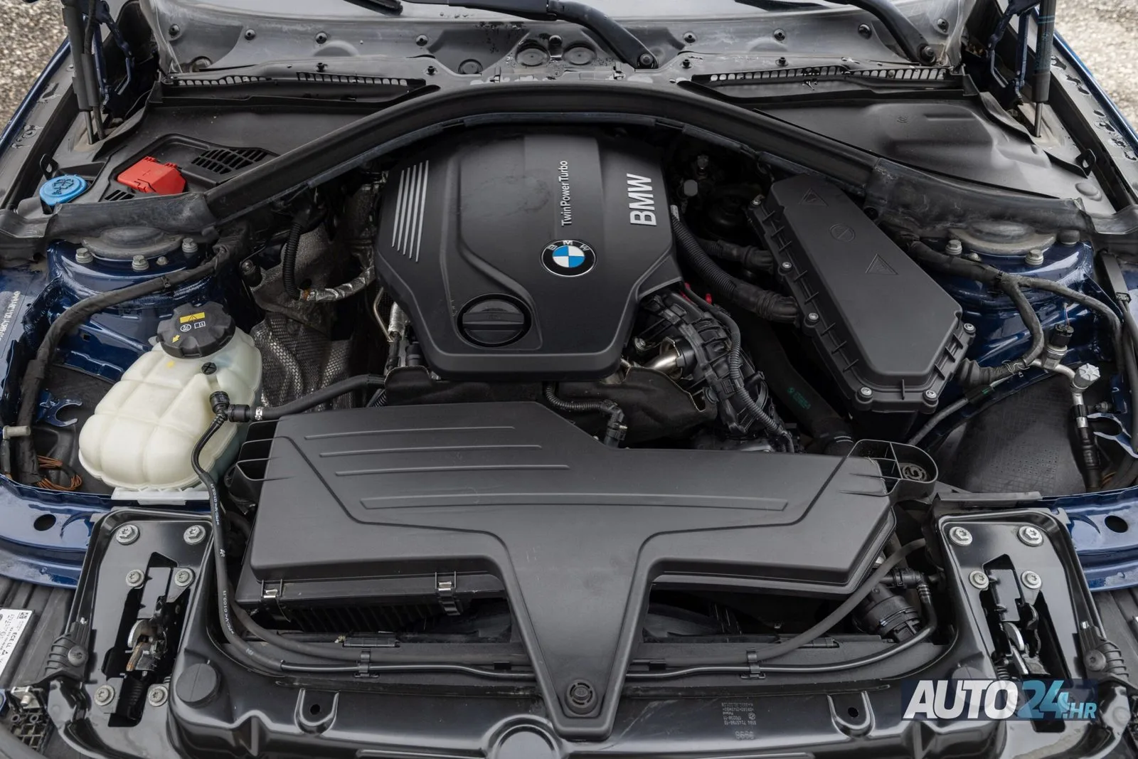 BMW Serija 3 2018 – fotografija 20