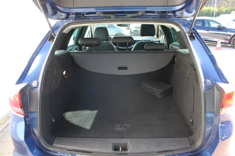 Opel Astra 2021: fotografija 16