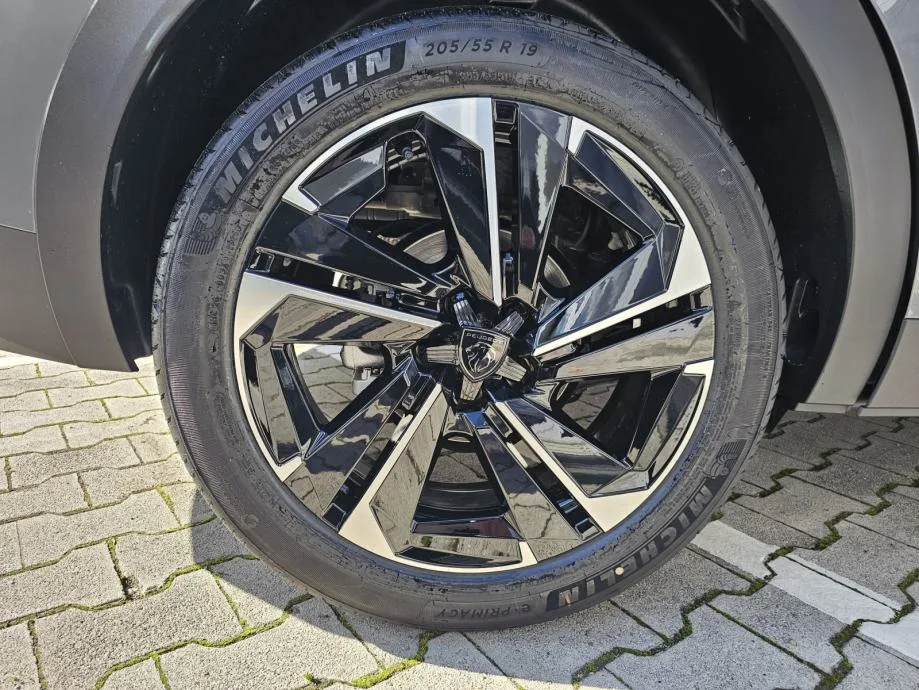 Peugeot 408 2025: fotografija 19