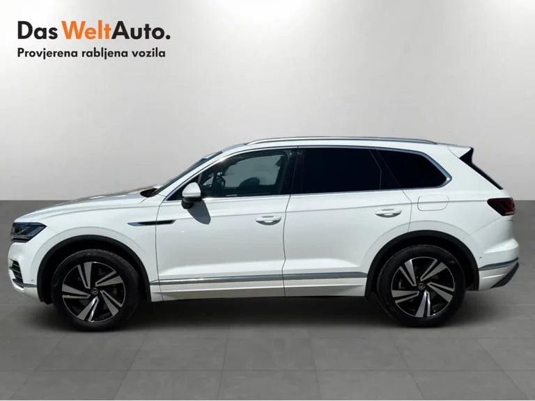 Volkswagen Touareg 2021: fotografija 2