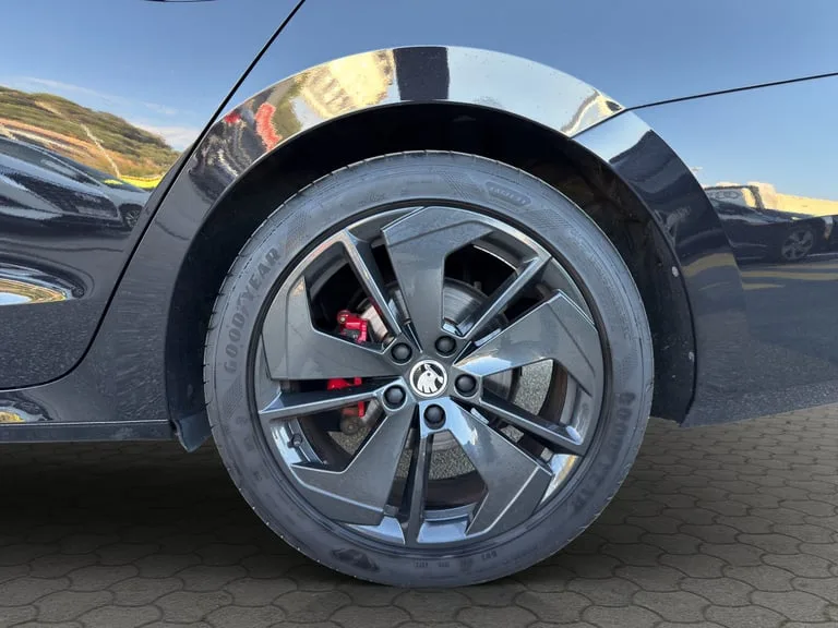 Škoda Octavia Combi 2023: fotografija 18