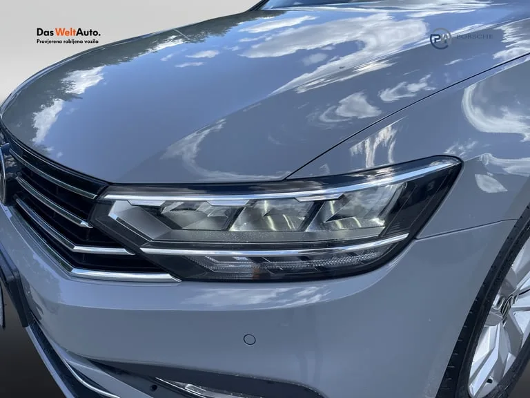 Volkswagen Passat Variant 2022: fotografija 22