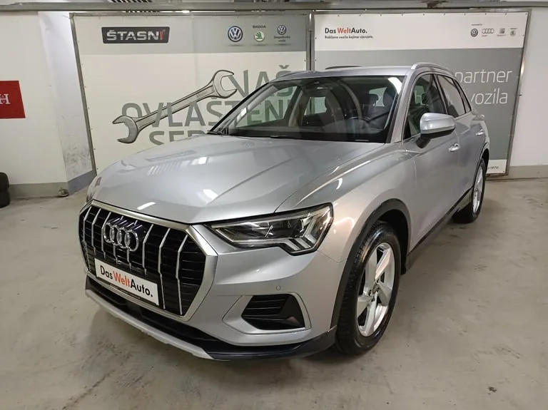 Audi Q3 2019: fotografija 1