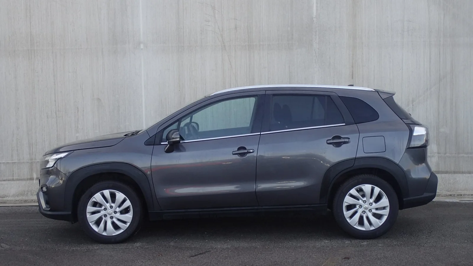 Suzuki SX4 2023: fotografija 2