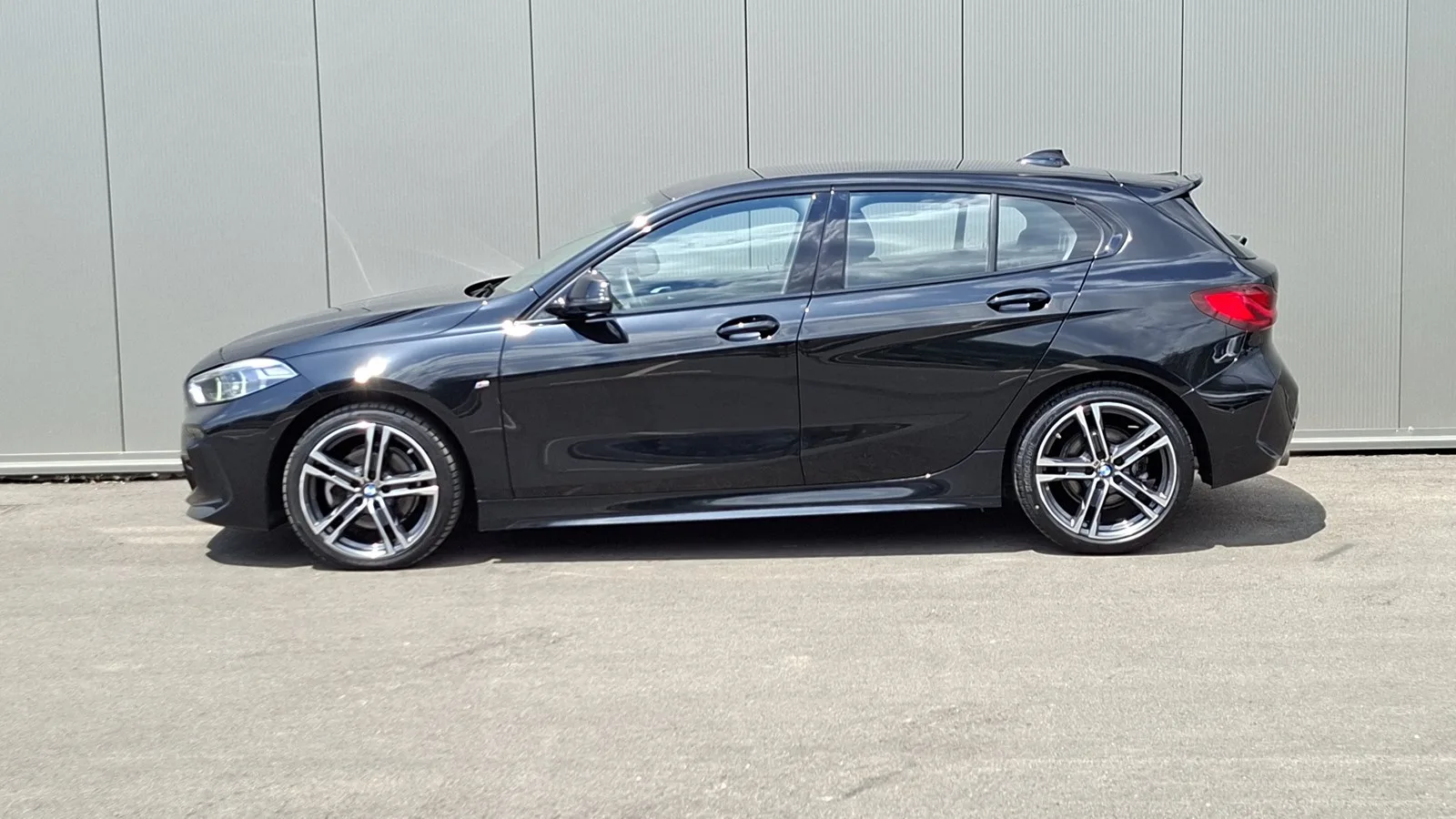 BMW Serija 1 2023 – fotografija 2