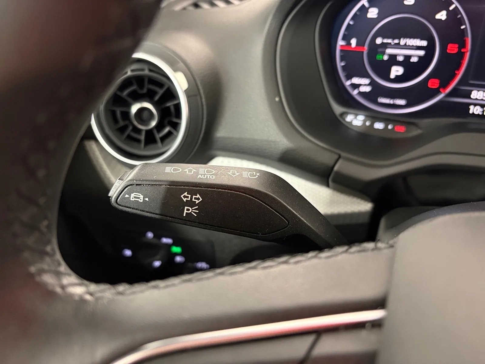 Audi Q2 2023: fotografija 28