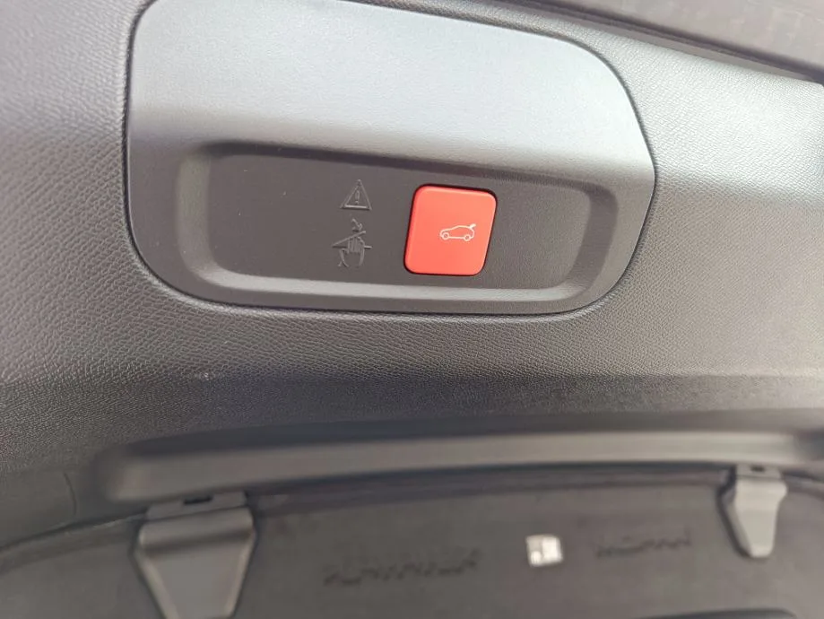 Peugeot 408 2024: fotografija 16