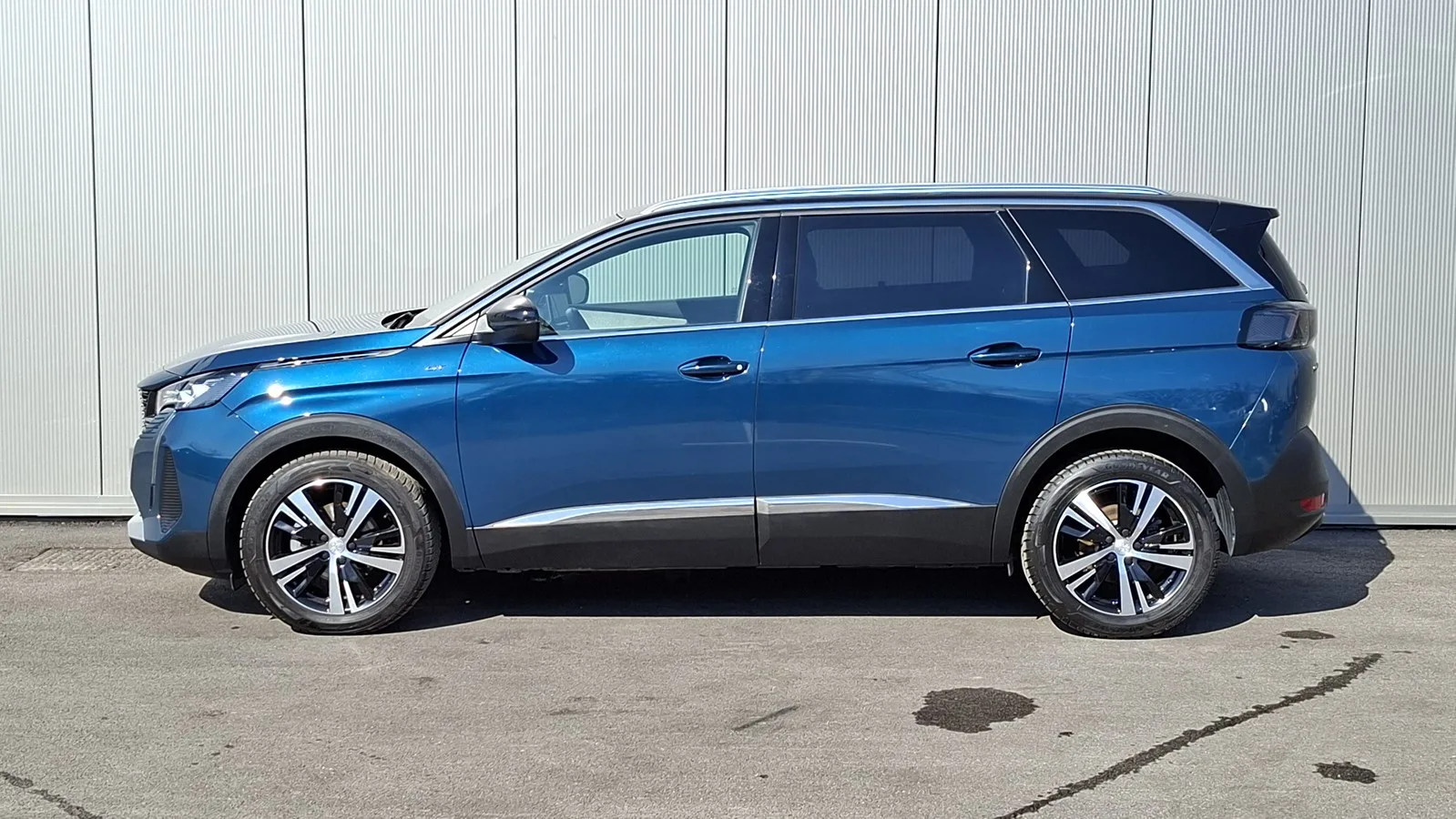 Peugeot 5008 2023: fotografija 2