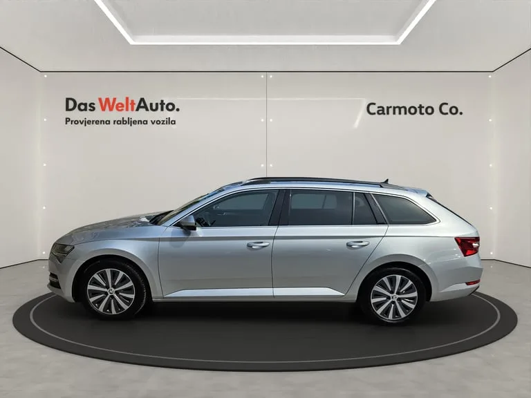 Škoda Superb Combi 2022: fotografija 2