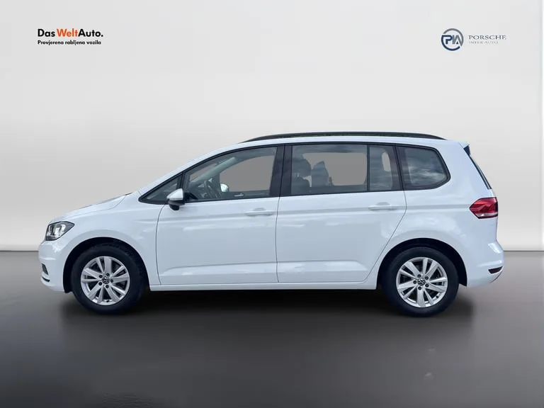 Volkswagen Touran 2021: fotografija 2