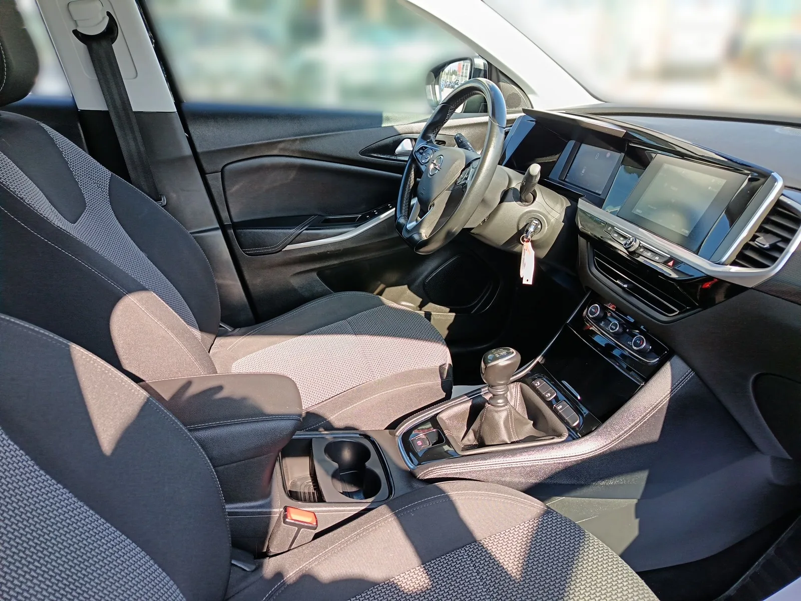 Opel Grandland X 2022: fotografija 23
