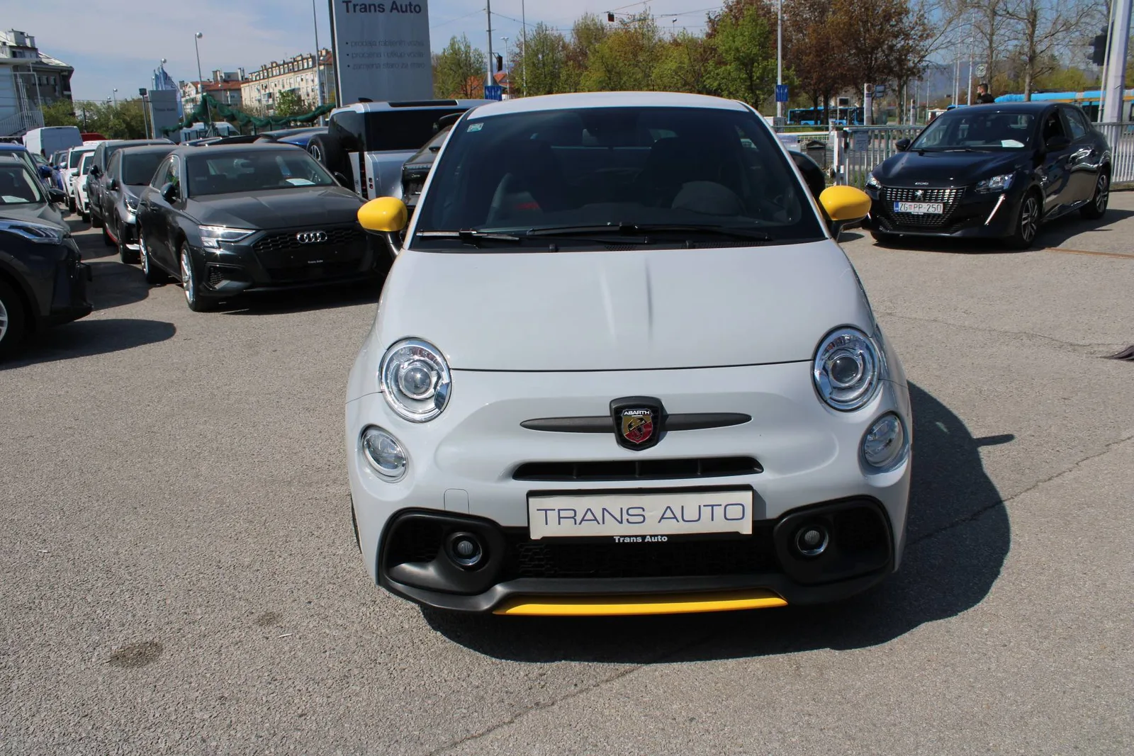 Abarth 695 2023: fotografija 2
