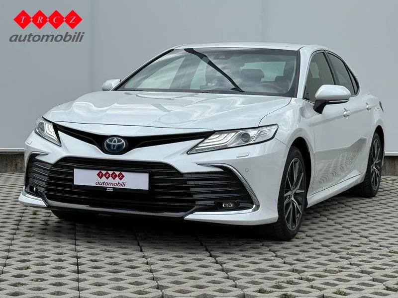 Toyota Camry 2022: fotografija 1