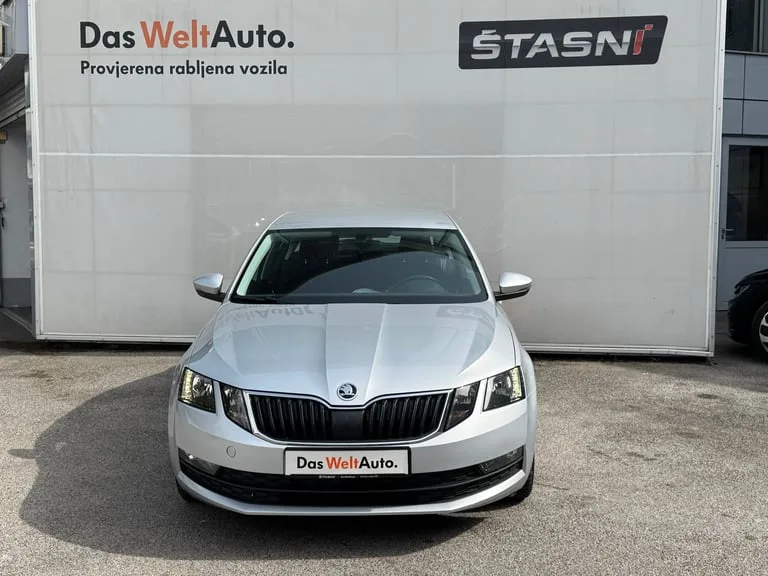 Škoda Octavia 2019: fotografija 2