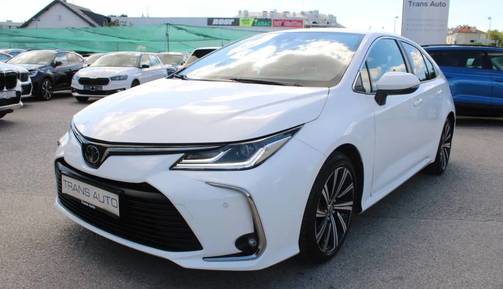 Toyota Corolla Sedan 2022: fotografija 1
