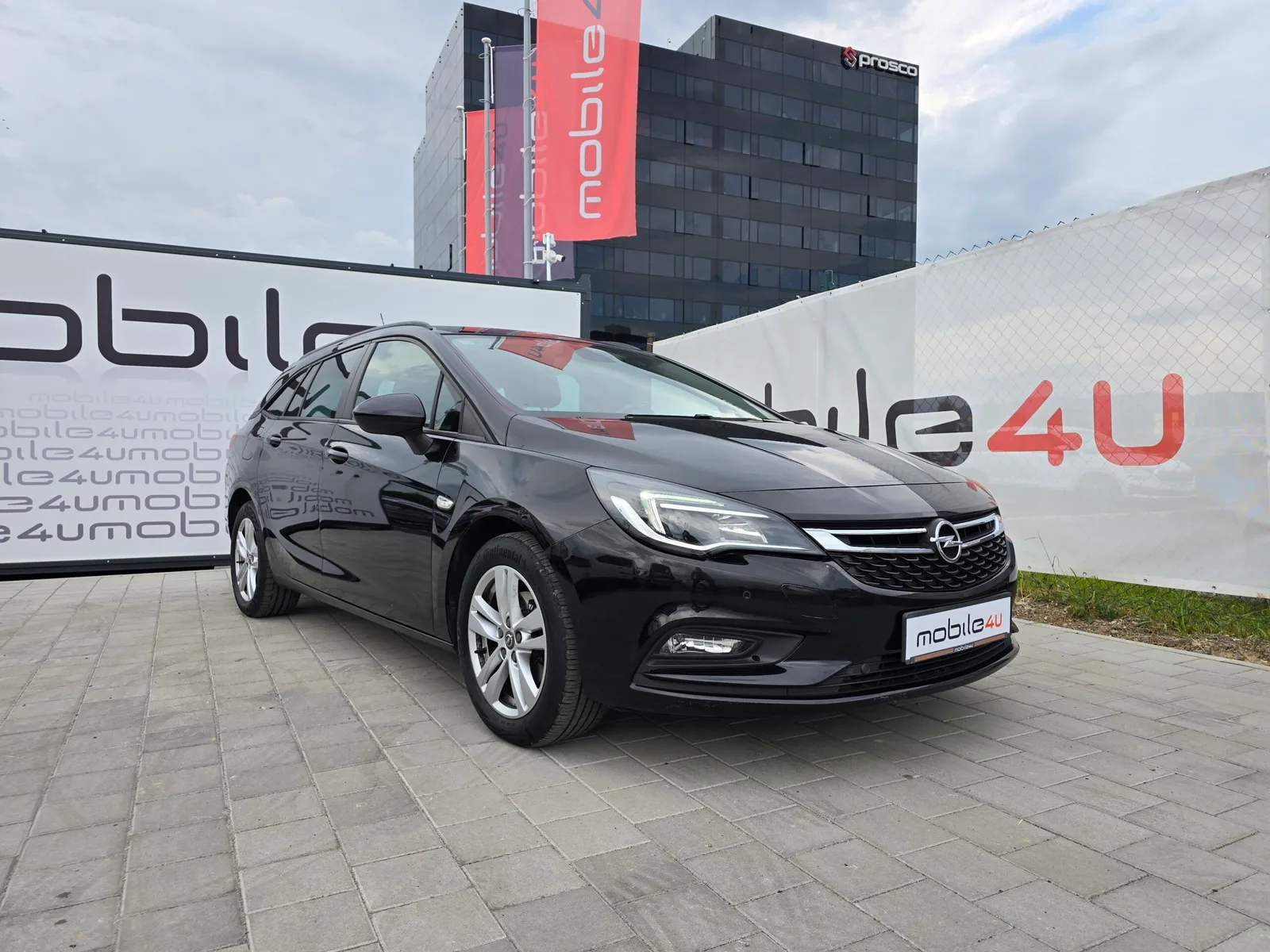 Opel Astra 2018: fotografija 2