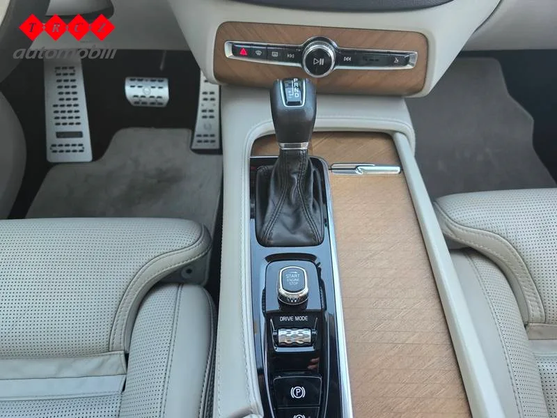 Volvo XC90 2019: fotografija 12