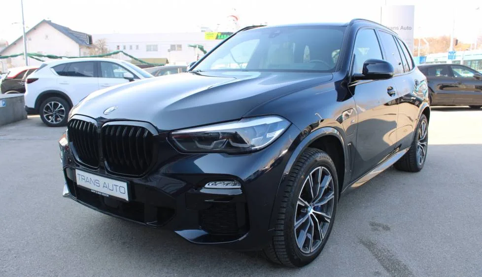BMW X5 2021: fotografija 1