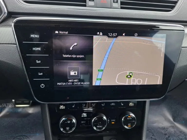 Škoda Superb 2023: fotografija 22