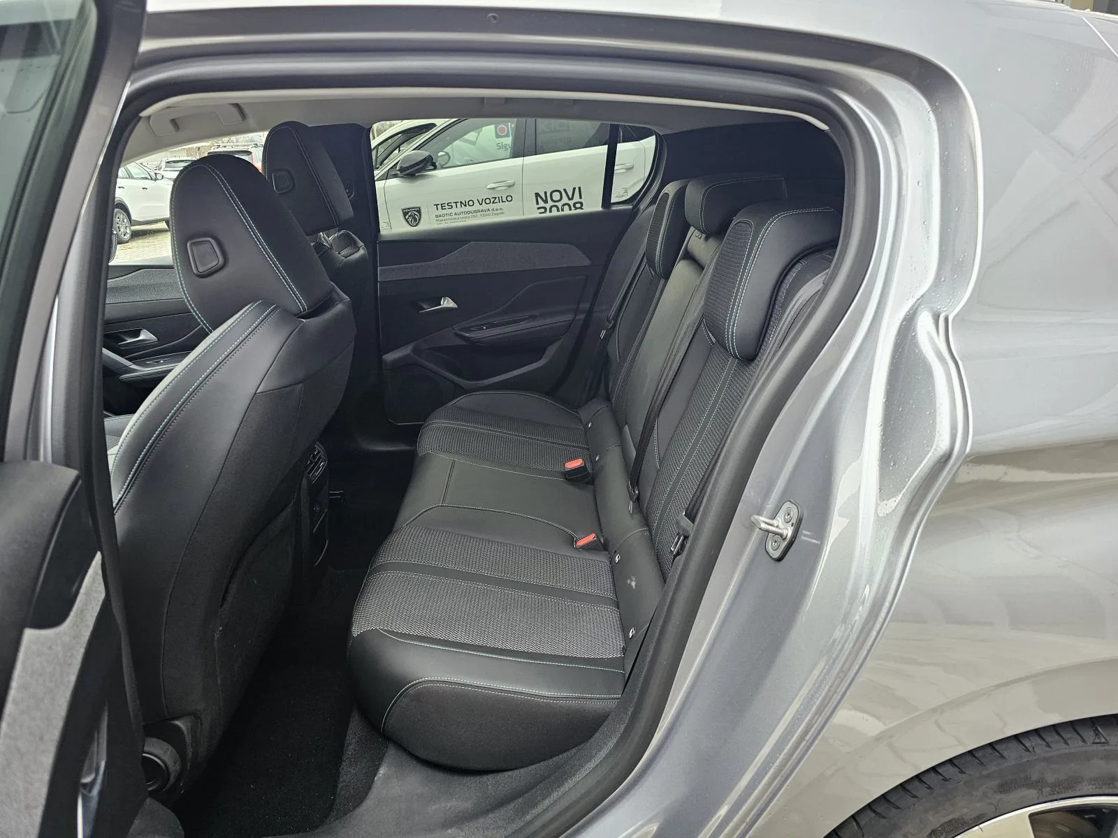 Peugeot 308 2024: fotografija 17