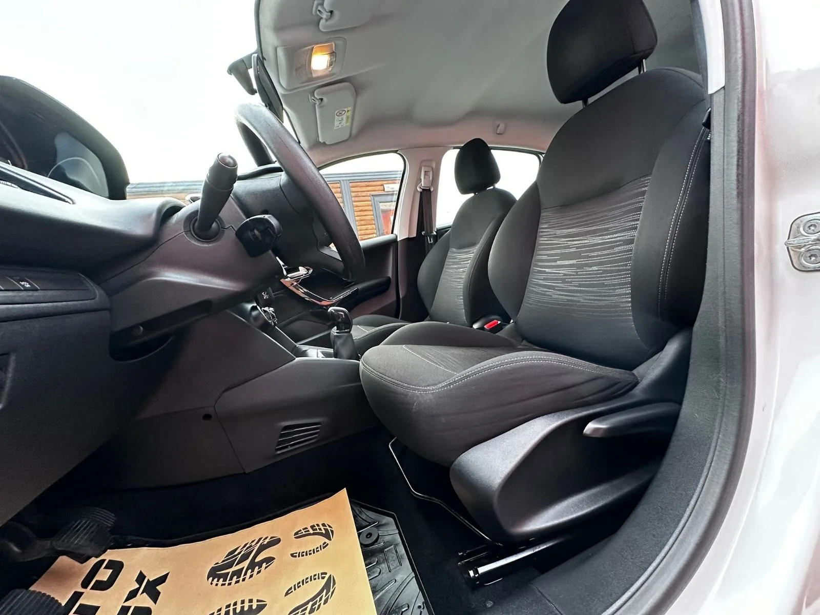Peugeot 208 2019 – fotografija 17