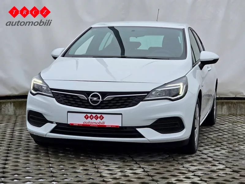 Opel Astra 2021: fotografija 2