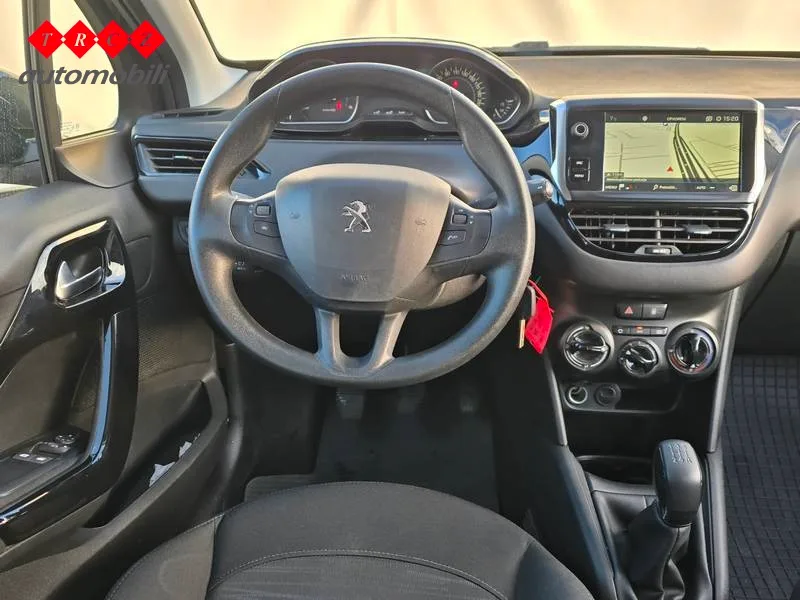 Peugeot 208 2020: fotografija 9