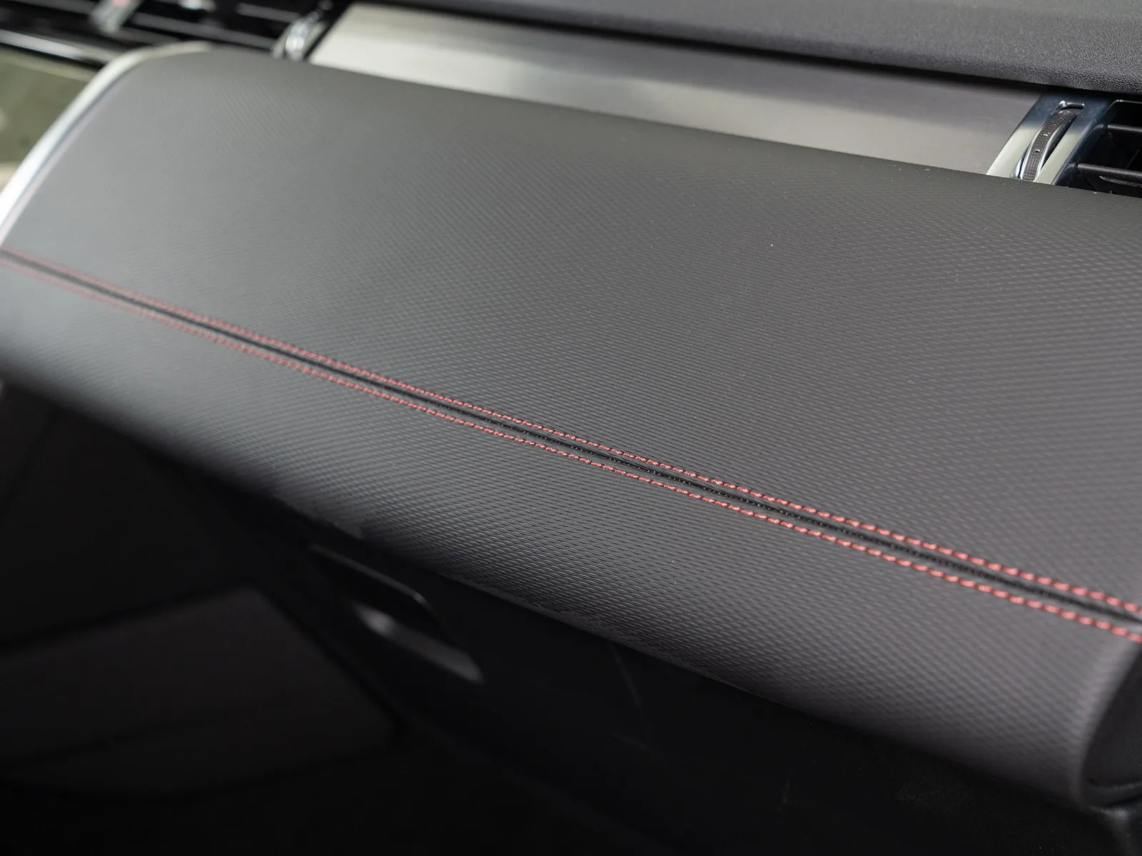Land Rover Discovery Sport 2023 – fotografija 33