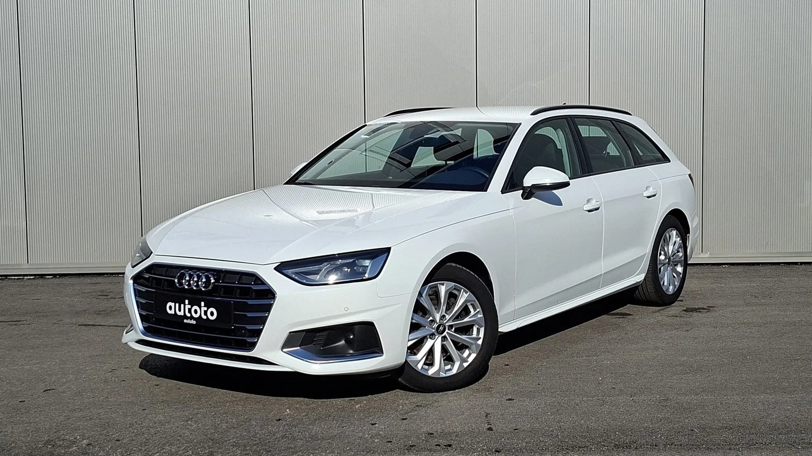 Audi A4 2023: fotografija 1