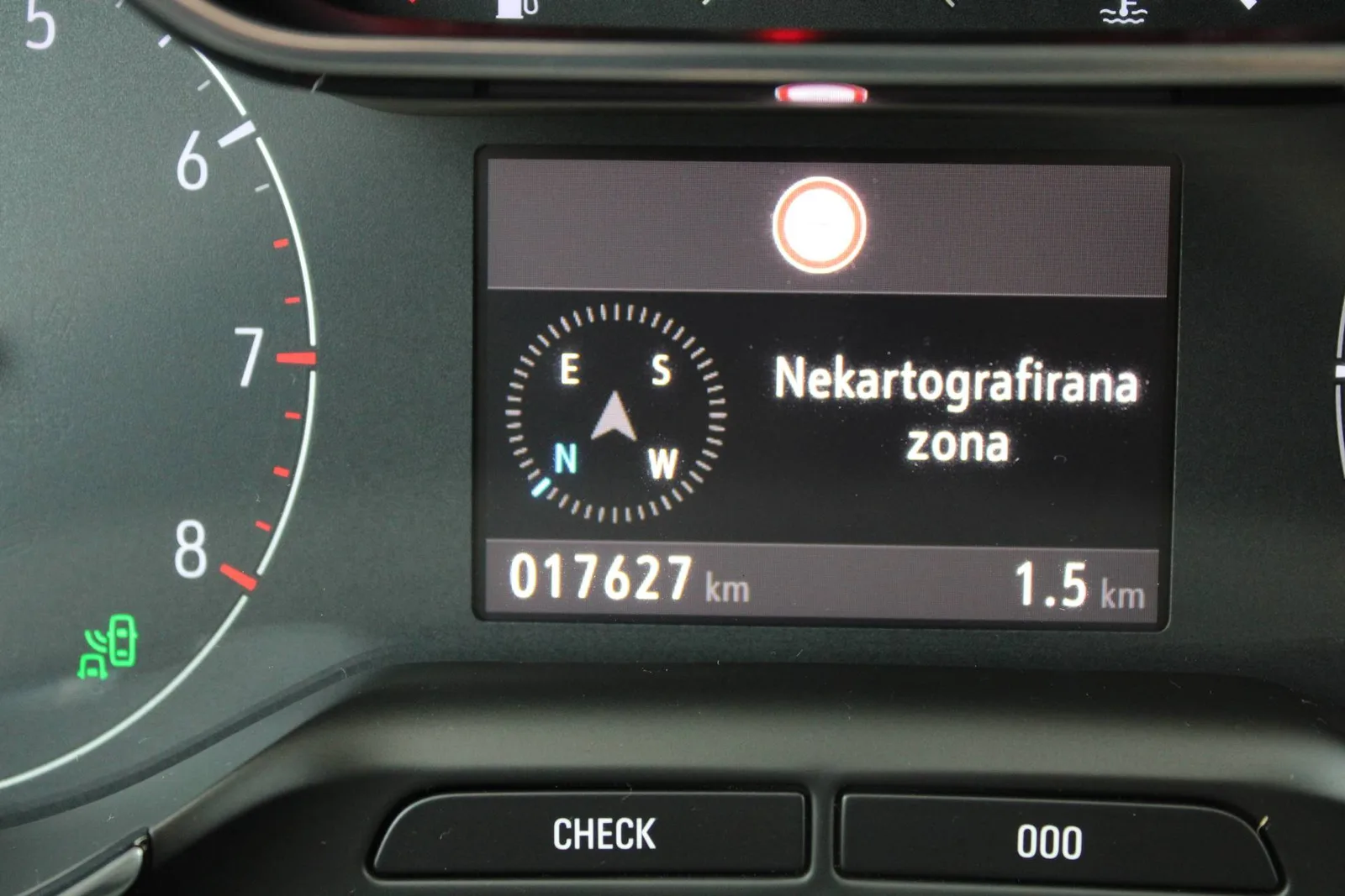 Opel Crossland 2023: fotografija 25