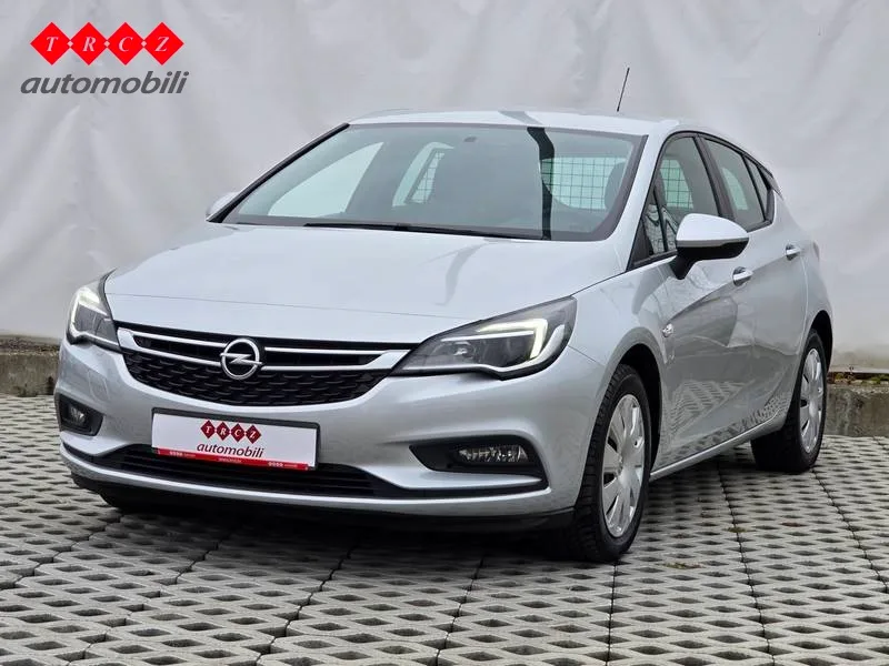 Opel Astra 2019: fotografija 1