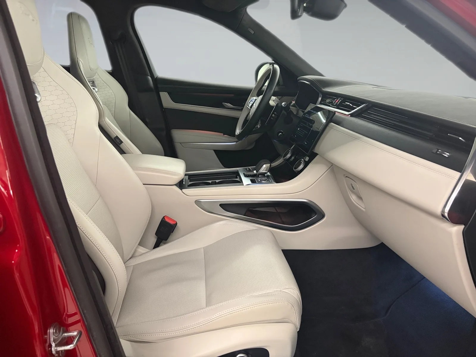 Jaguar F-pace 2024 – fotografija 10