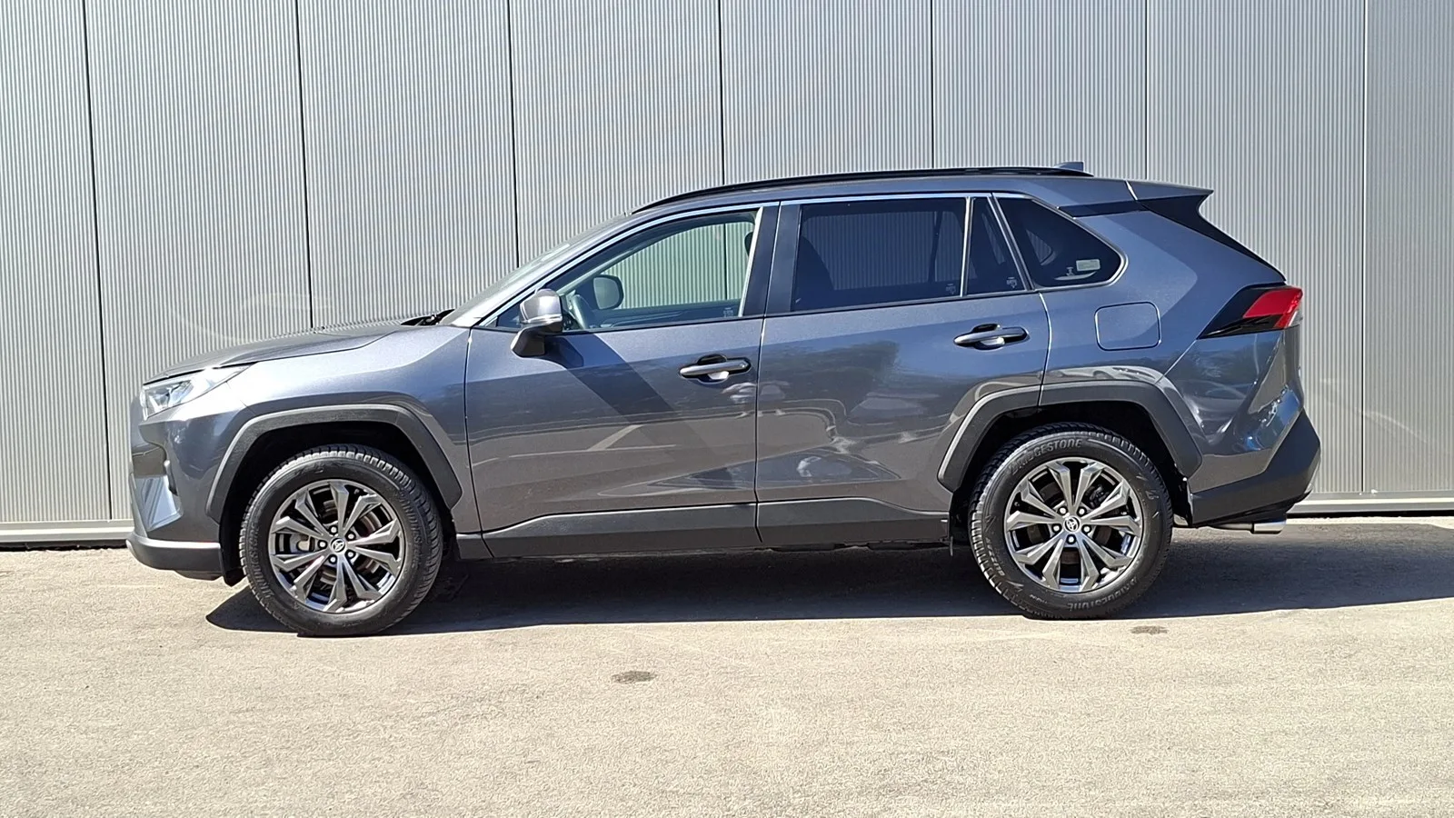 Toyota Rav4 2022: fotografija 2