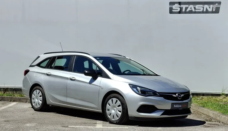 Opel Astra 2021: fotografija 2