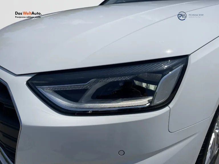 Audi A4 Avant 2023: fotografija 21