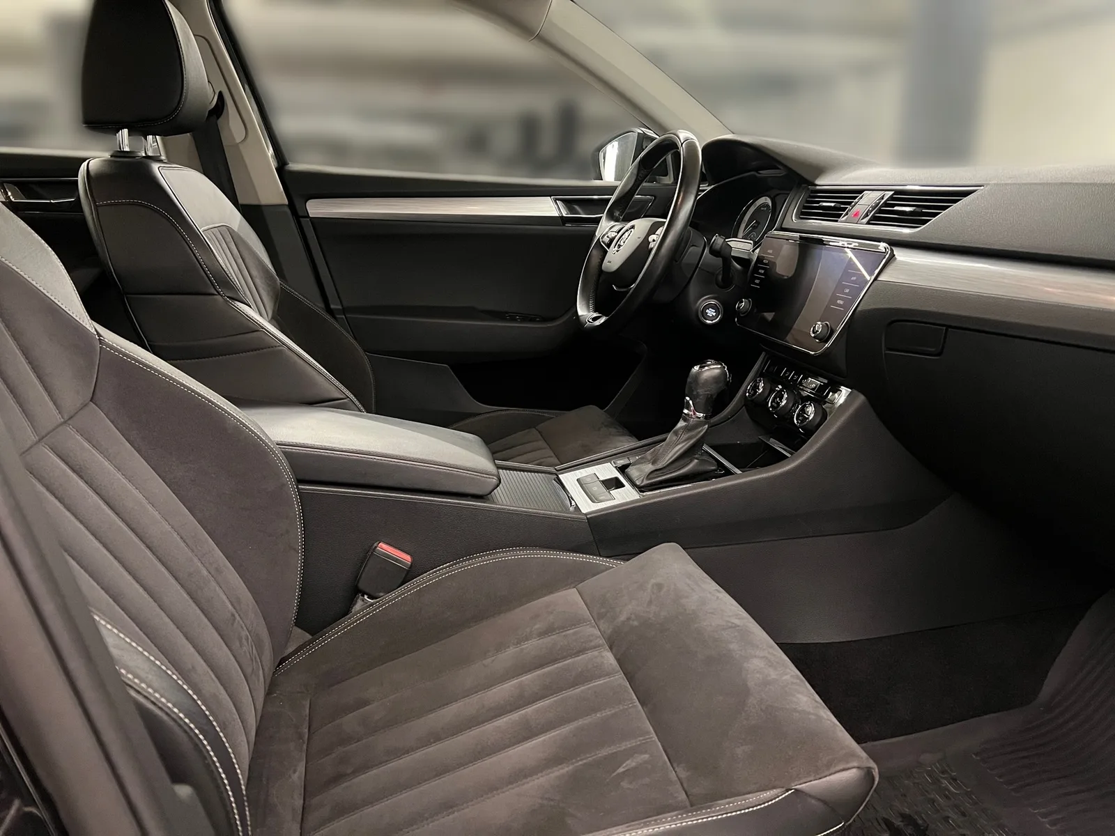 Škoda Superb 2021: fotografija 22
