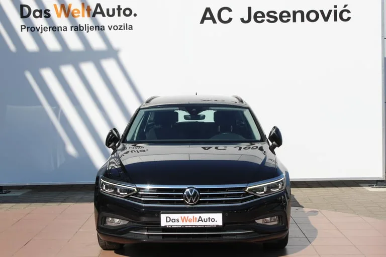 Volkswagen Passat Variant 2021: fotografija 2