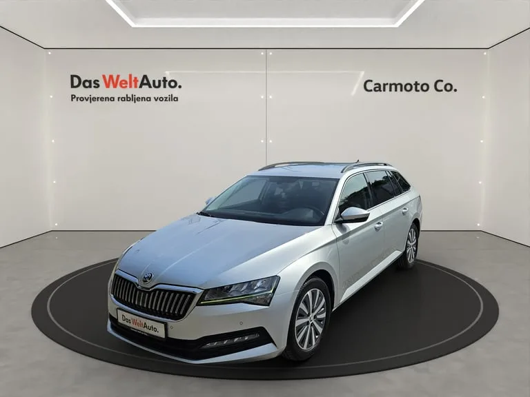 Škoda Superb Combi 2022: fotografija 1