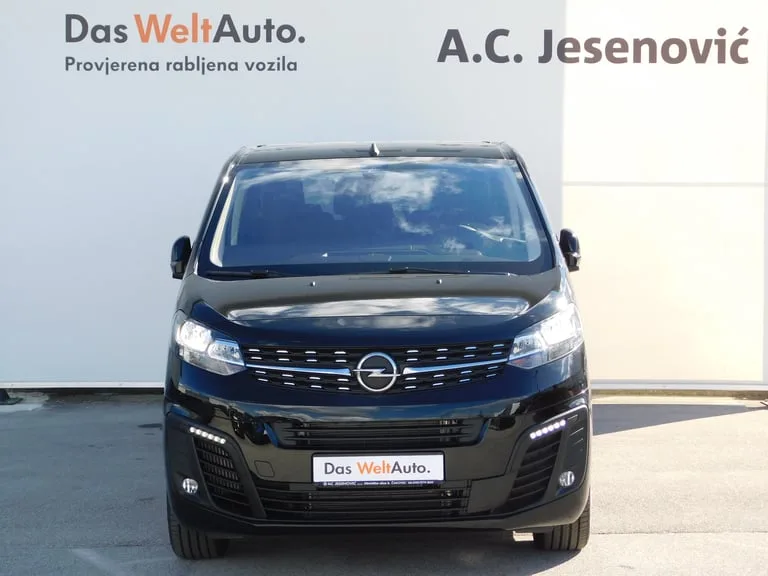 Opel Zafira 2022: fotografija 2