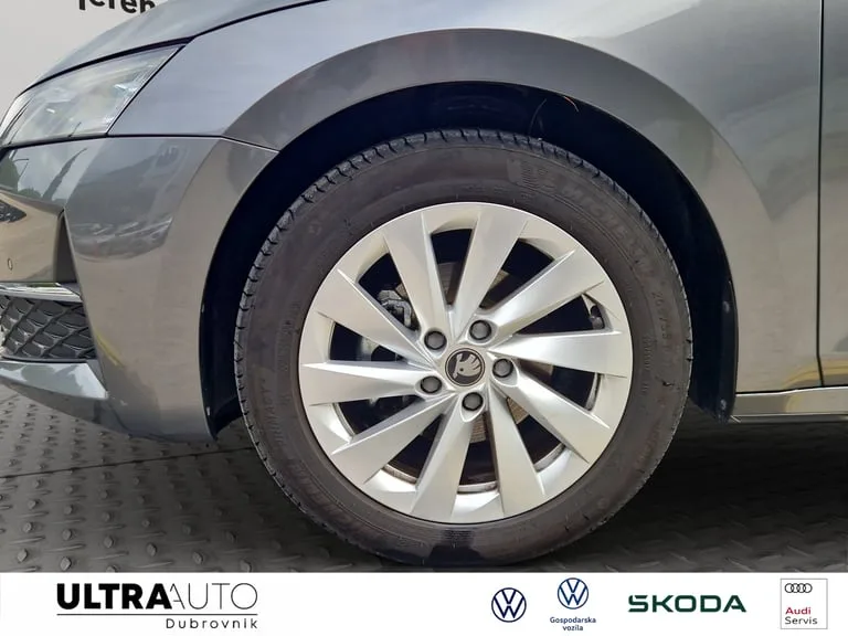 Škoda Octavia 2025: fotografija 18