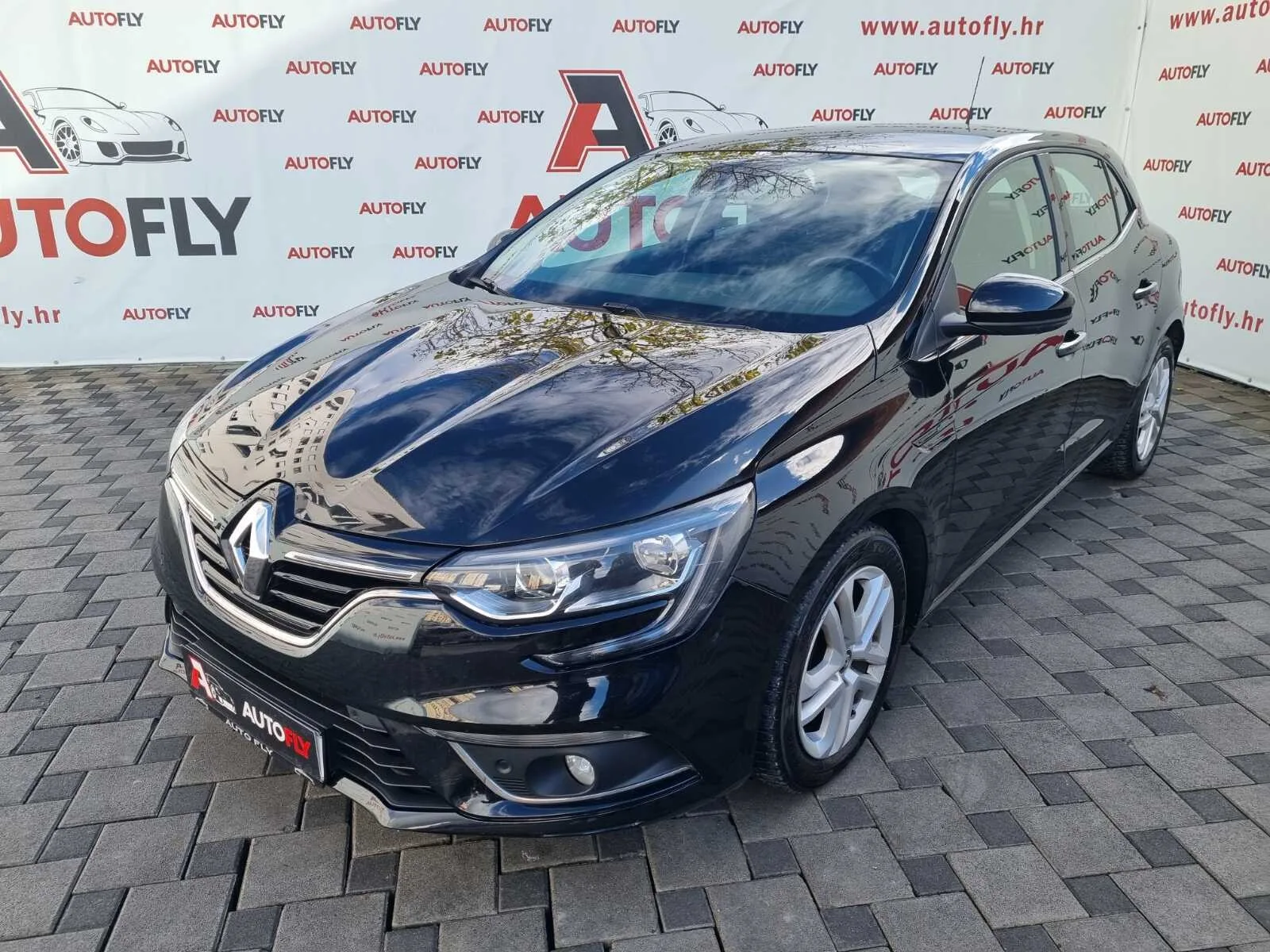 Renault Megane 2019 – fotografija 1