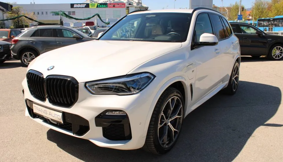 BMW X5 2021: fotografija 1