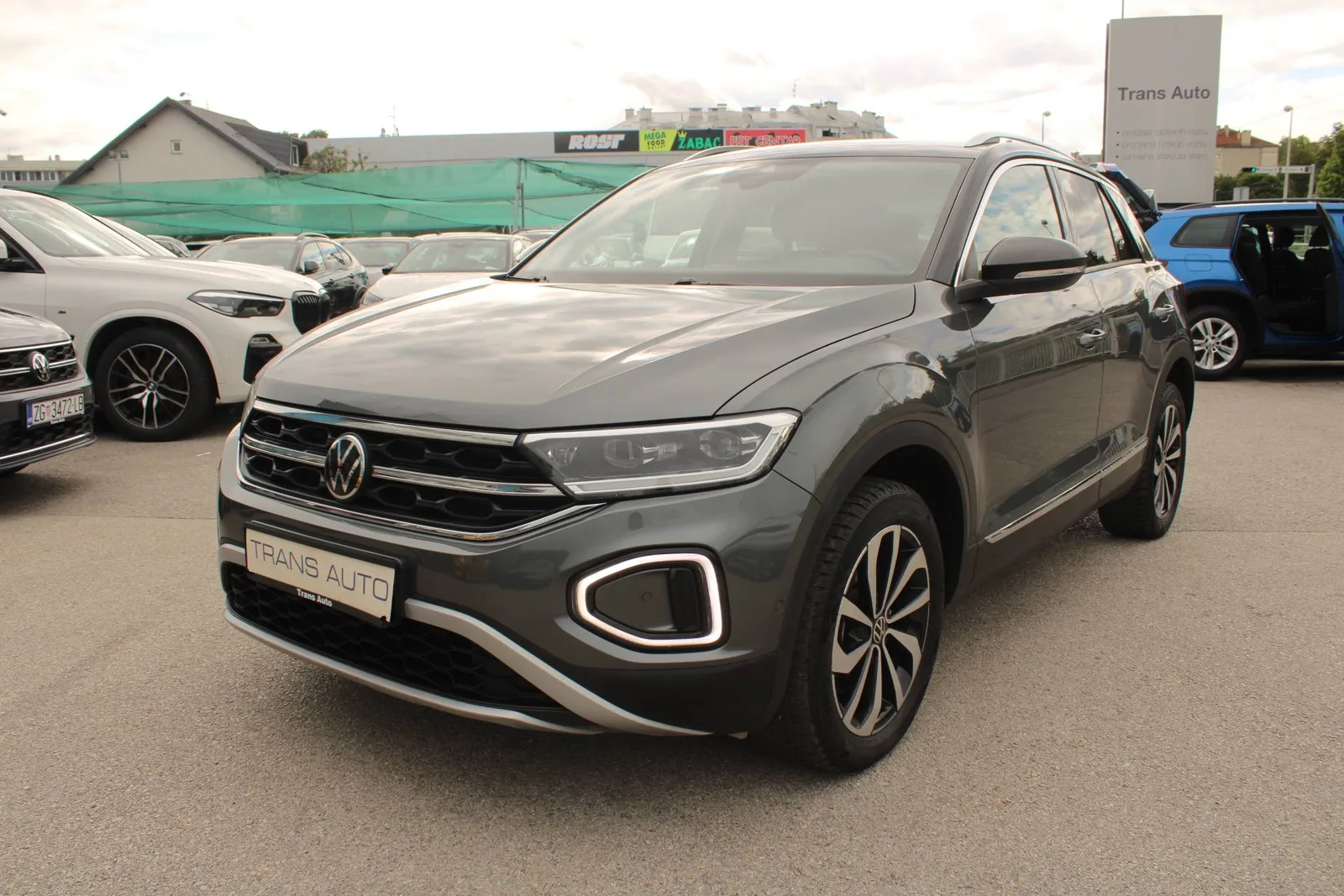 Volkswagen T-Roc 2023: fotografija 1