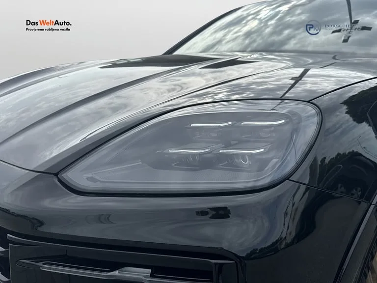 Porsche Cayenne 2026: fotografija 23