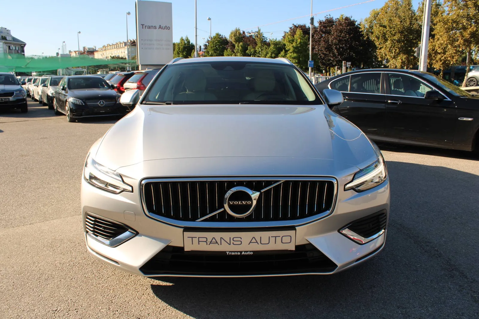 Volvo V60 2021: fotografija 2